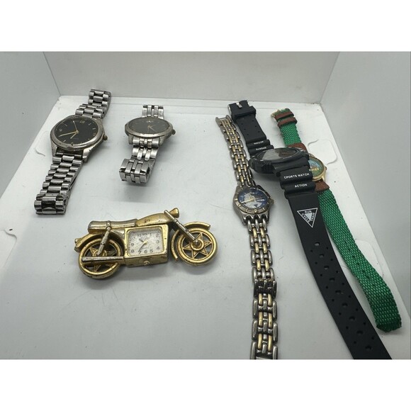 Lot of 6 Watches Clock Disney Novelty Wrist Untested Needs Batteries Collector - Picture 1 of 9